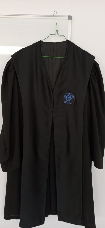 Togas con escudo al precio de 50€ a través del ICASBD